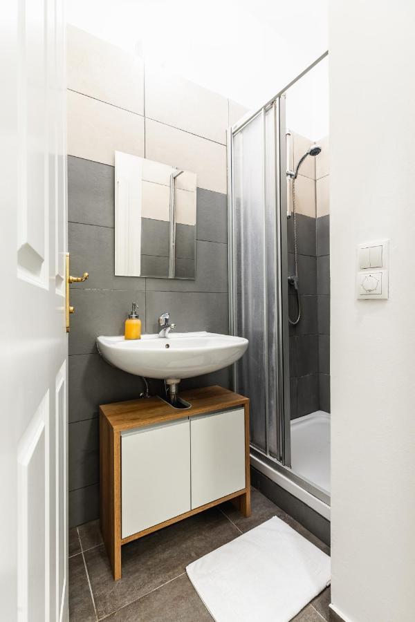 Stylish Designed Apartment In A Top Location เวียนนา ภายนอก รูปภาพ