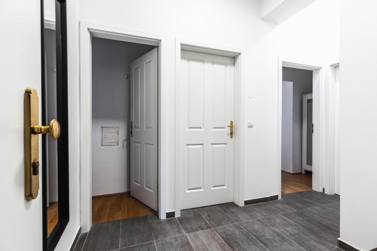 Stylish Designed Apartment In A Top Location เวียนนา ภายนอก รูปภาพ